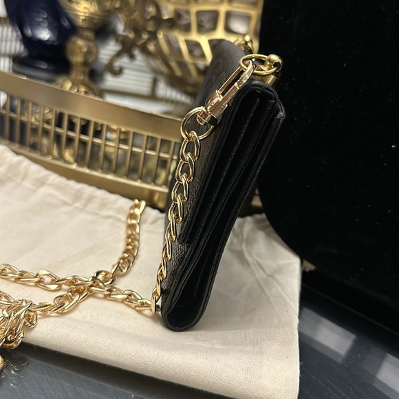 Chanel Black Caviar Timeless 'CC' Compact bi-fold Wallet on Chain - Picture 11 of 11